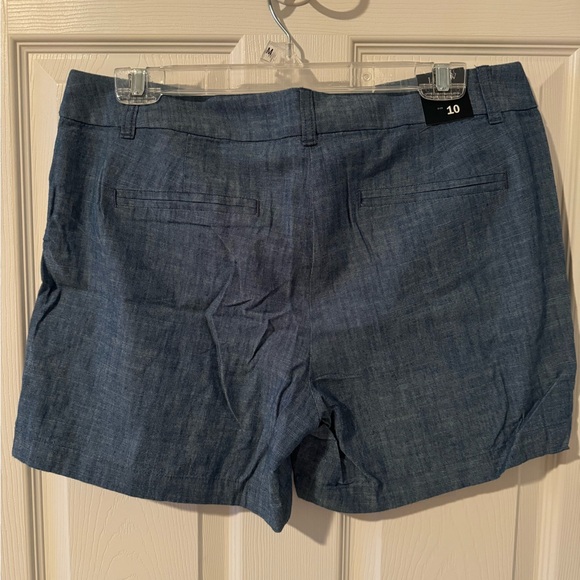NWT J Crew chambray shorts. Size 10 - Picture 4 of 6